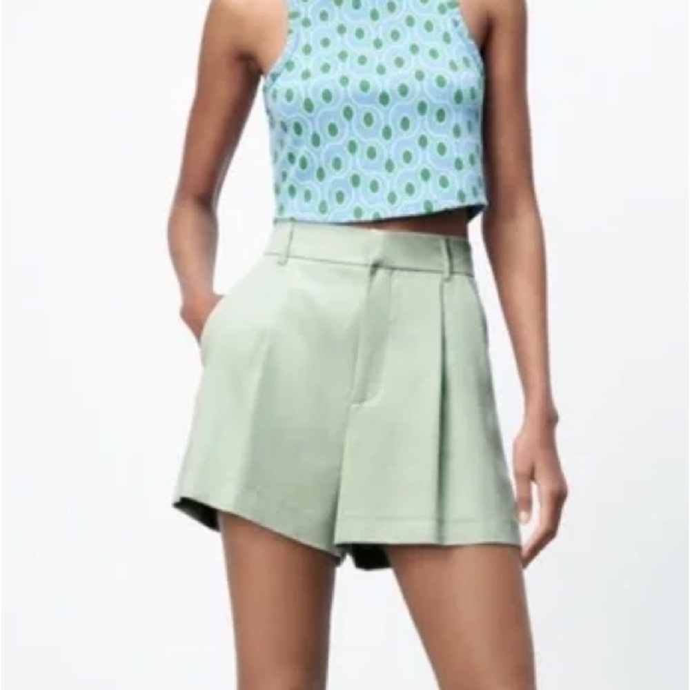 Zara light green pleated high waisted trouser shorts women’s size XS